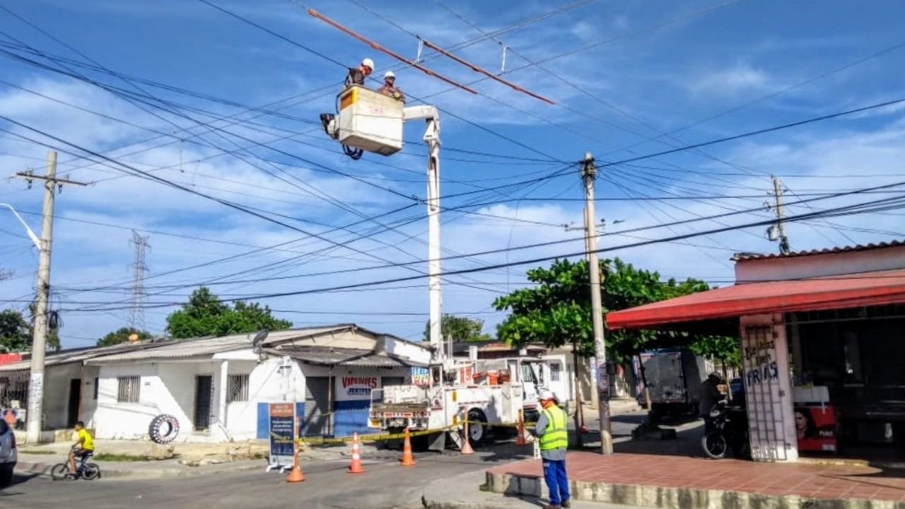 Este martes, instalan redes eléctricas en el barrio La Central de ...